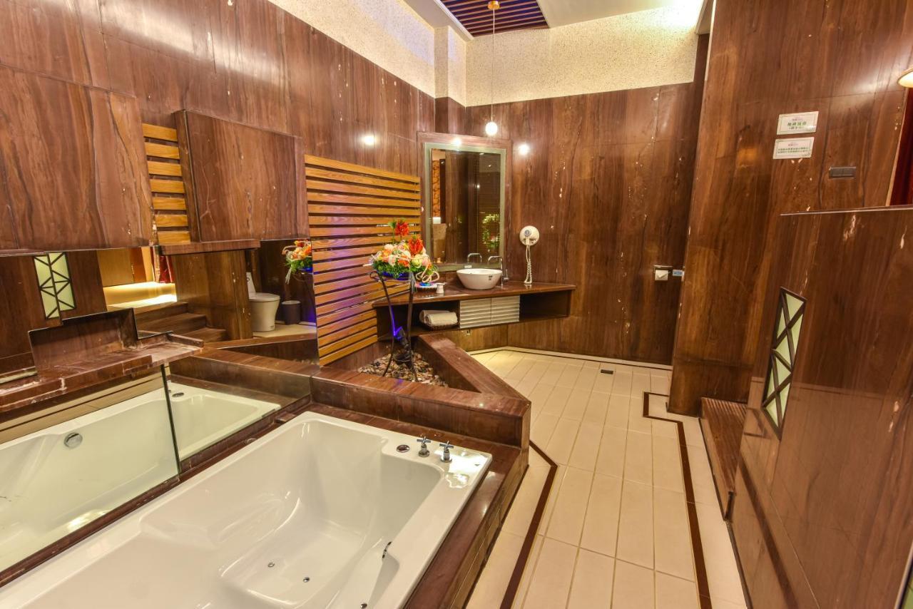 Purple Garden Motel Kaohsiung Zewnętrze zdjęcie